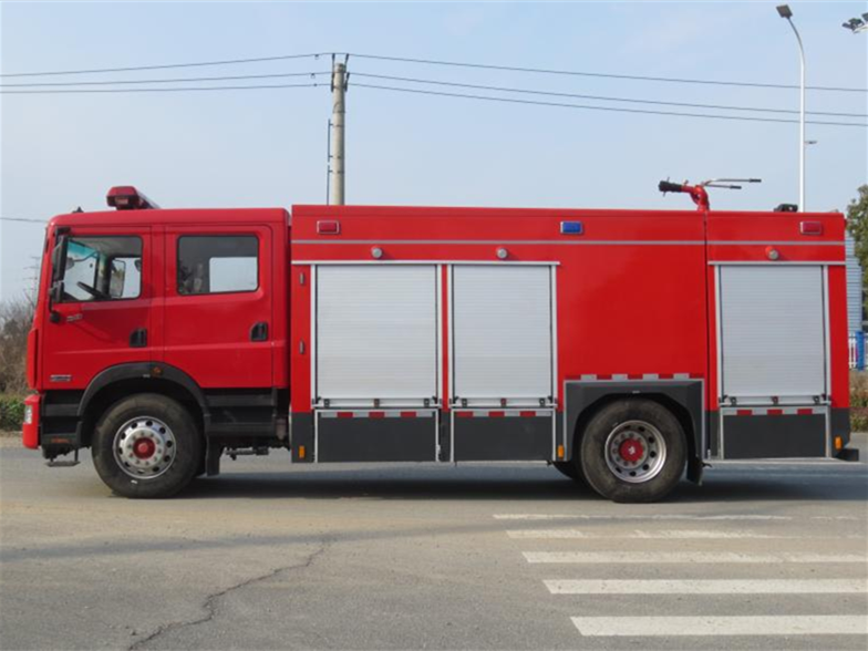東風D9水罐消防車(8.2噸)圖片