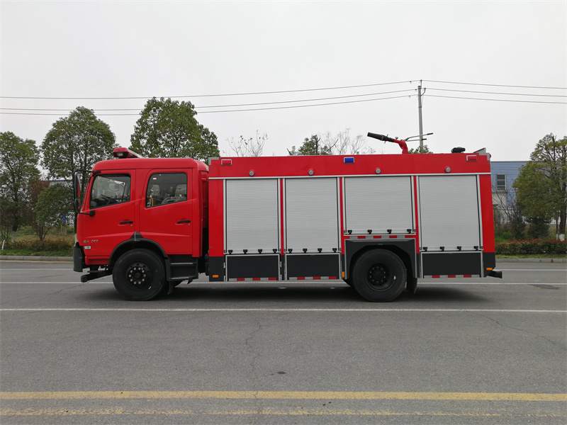東風(fēng)仿天錦泡沫消防車(chē)(6.3噸)圖片
