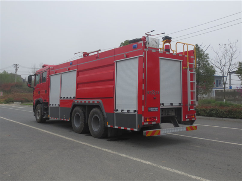 豪沃后雙橋干粉泡沫水三聯用消防車(10噸)圖片