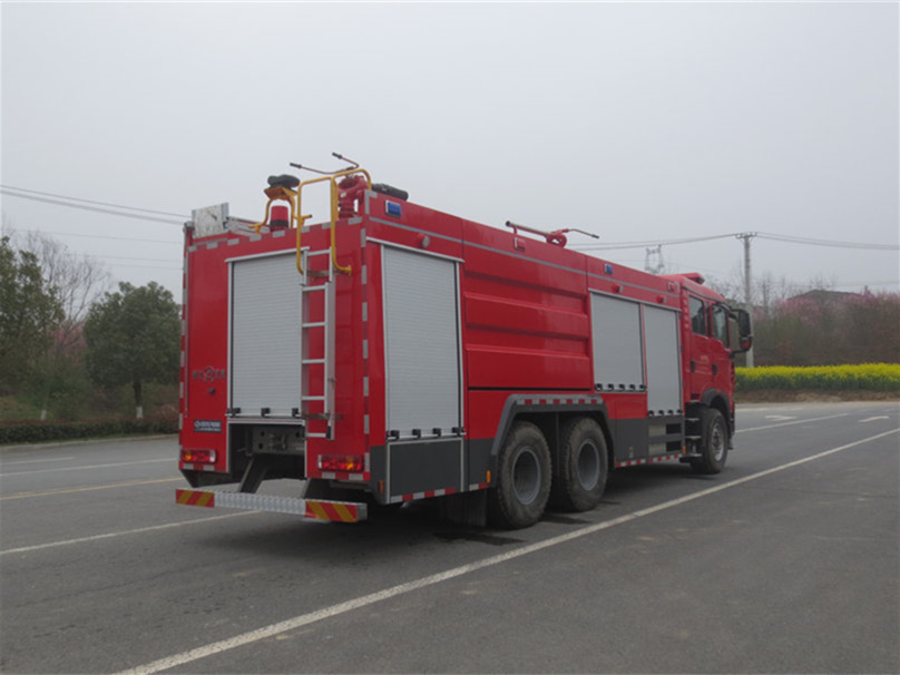 豪沃后雙橋干粉泡沫水三聯用消防車(10噸)圖片